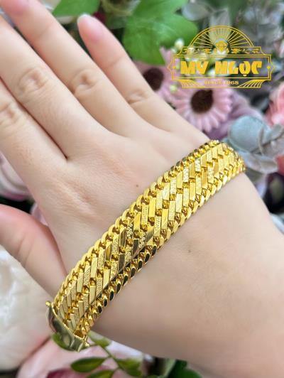 Lắc Kiểu Vàng 610