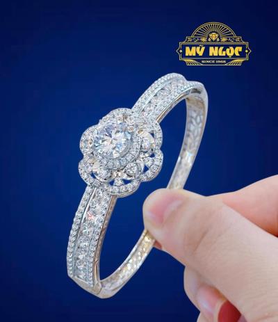 Vòng kiểu 610 - Hội Trắng