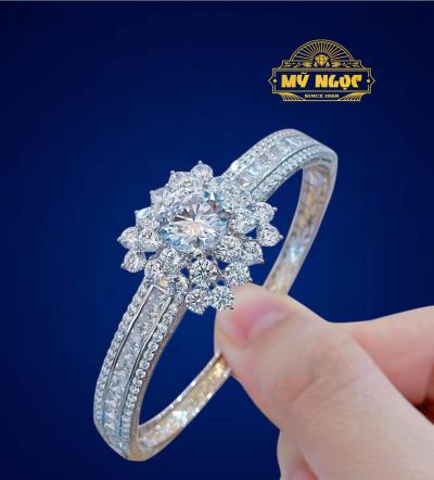Vòng kiểu 610 - Hội Trắng